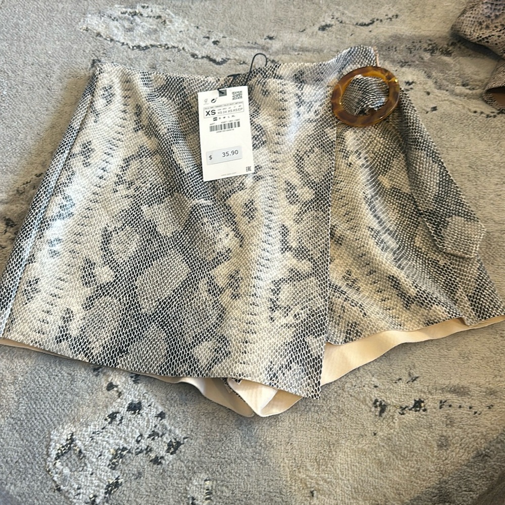 Zara XS faux leather snake skort